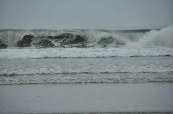 Mar com muitas ondas em Tofino, na costa oeste de Vancouver Island, litoral da British Columbia, oeste do Canadá